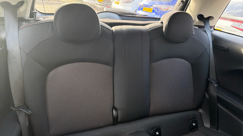 MINI Hatchback 1.5 Cooper Classic 3dr Auto Petrol Hatchback